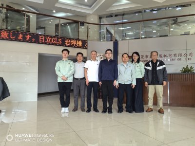 Das Hitachi-Team aus Japan besuchte KWC Machinery Co., Ltd. zu einem Austausc...